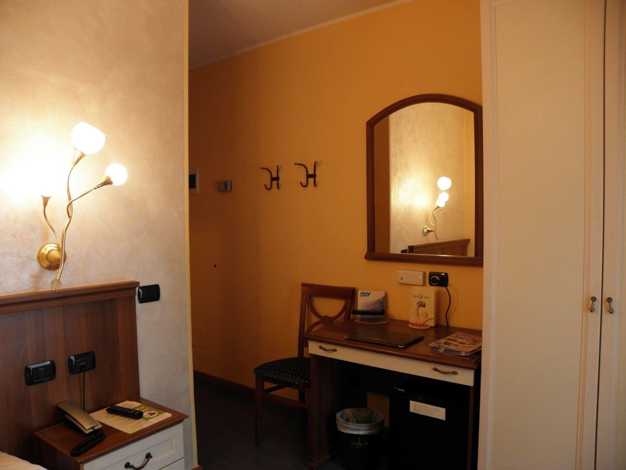 טיראנו Hotel Bernina מראה חיצוני תמונה